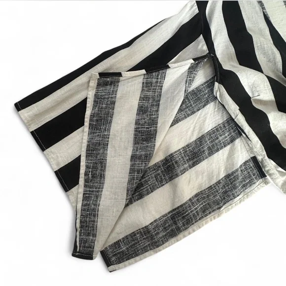 Bold Black and White Striped Tie Front Crop top with Kimono Style Sleeves Bardot - Picture 5 of 7